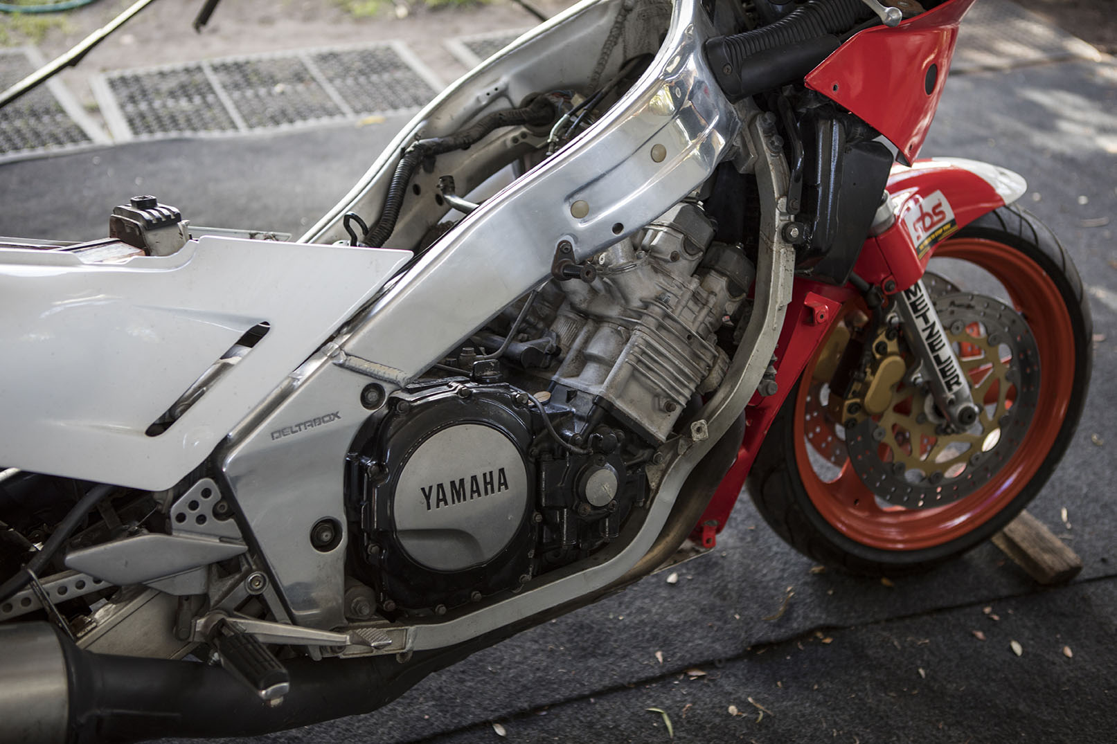 Yamaha FZR1000 project bike